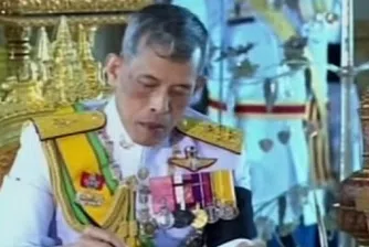 Кралят на Тайланд се самоизолира с харема си в Австрия