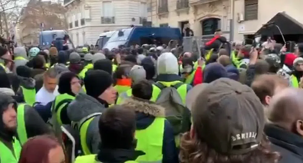 "Жълтите жилетки" готвят нови протести във Франция