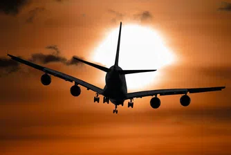 Пореден опит на пътник да отвори аварийния изход на самолет във въздуха