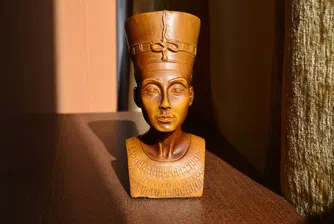 Откриха ли тайната гробница, в която е погребана Нефертити?