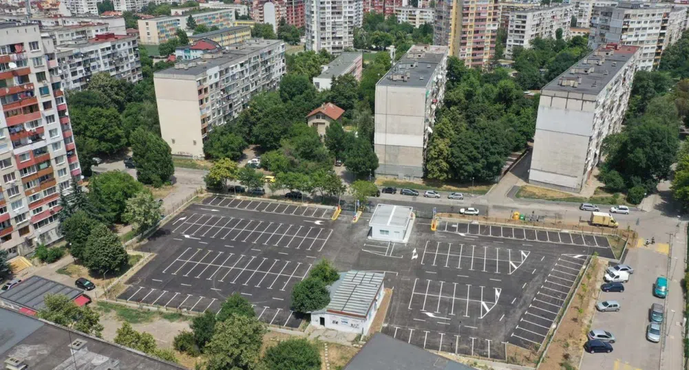 Денонощен охраняем общински паркинг за 147 коли отваря утре в София