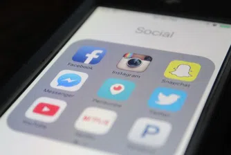 Snapchat загуби $1.3 млрд., след като Facebook (отново) я копира