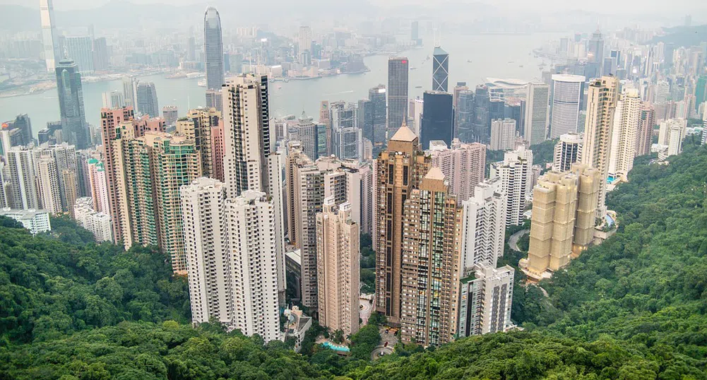 Над 1 000 купувачи се борят за четири  апартамента в Хонконг
