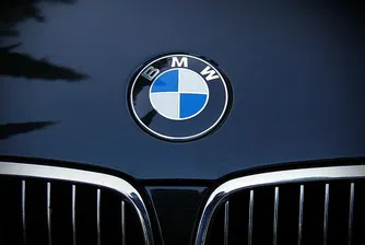 BMW променя логото си