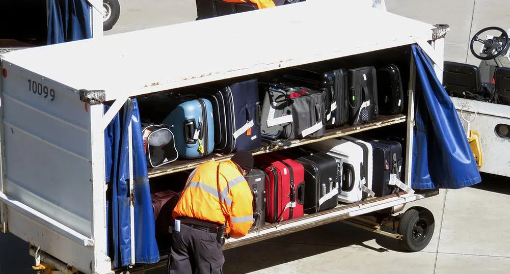 Извън контрол ли е кризата с изгубените багажи по летищата?