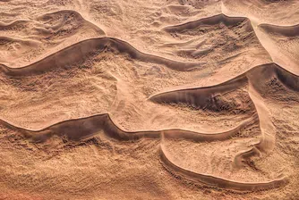 Пясъчна стена, висока стотици метри, обгради столицата на Нигер