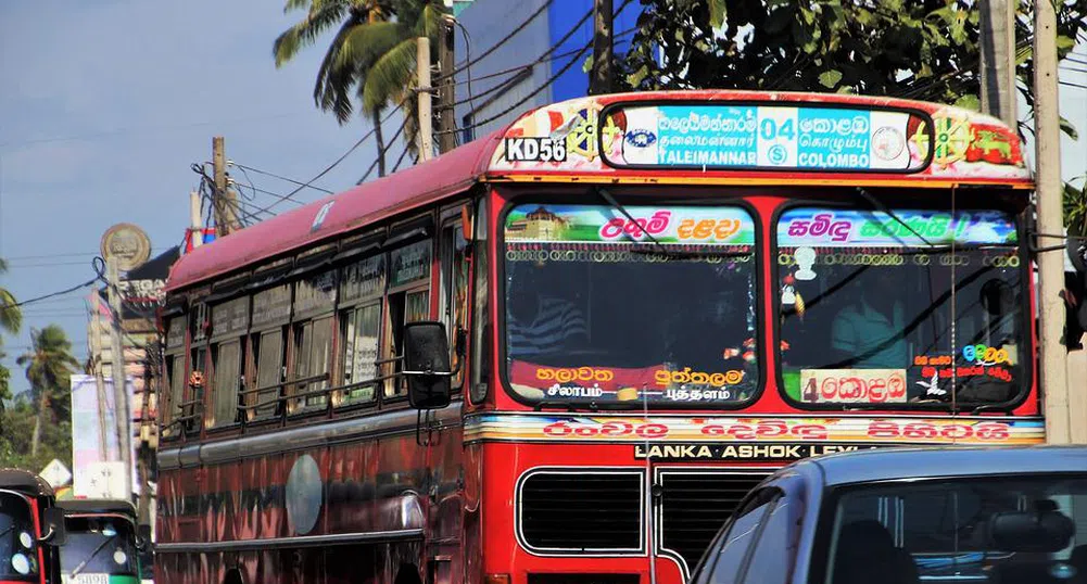 Шри Ланка забрани на частните автомобили да зареждат гориво до 10 юли