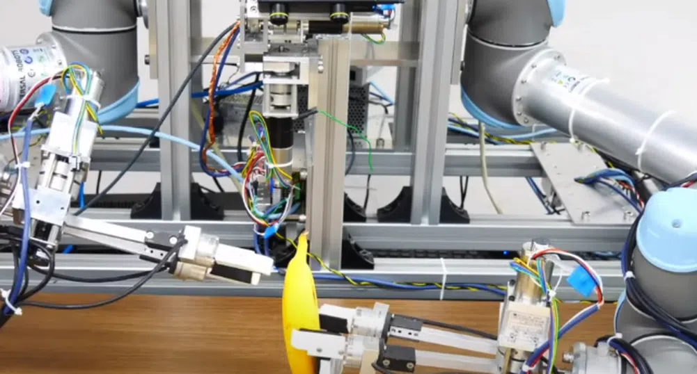 Робот успя да обели банан за три минути (видео)