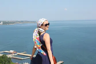 Почивка по руски: Туристи ходят на море в Крим без страх от бомби и дронове