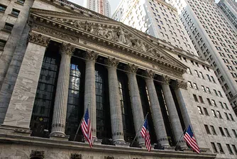 Dow Jones записа третото най-голямо повишение в историята си