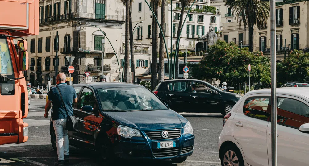 Прототип на хибридна кола избухна и уби двама души в Неапол