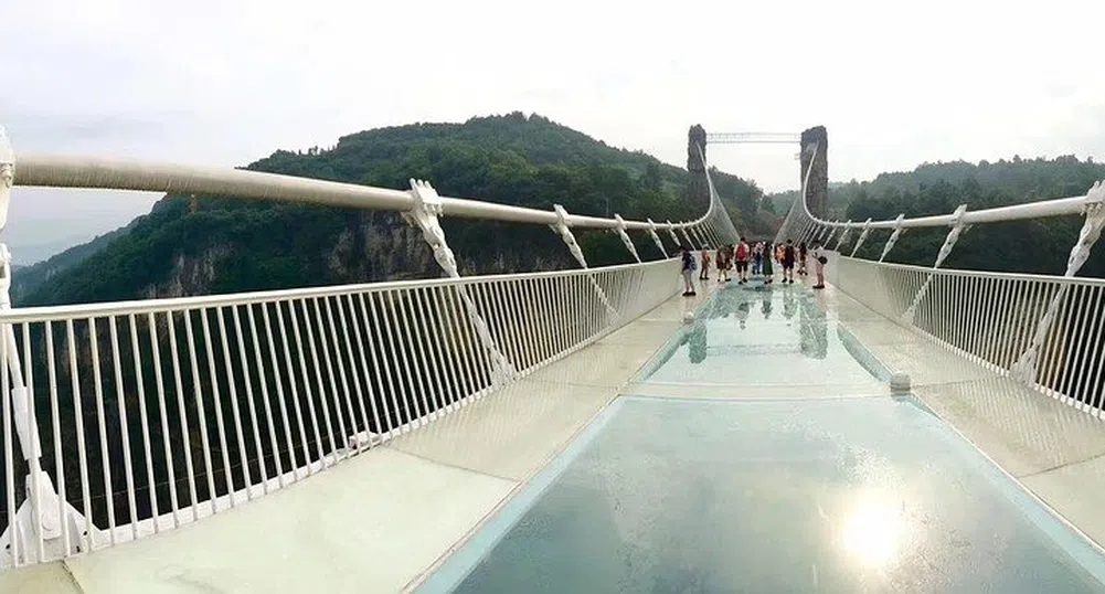 Пет от най-страшните стъклени мостове в Китай