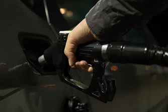 Бензинът в коя държава е два пъти по-скъп от този у нас?