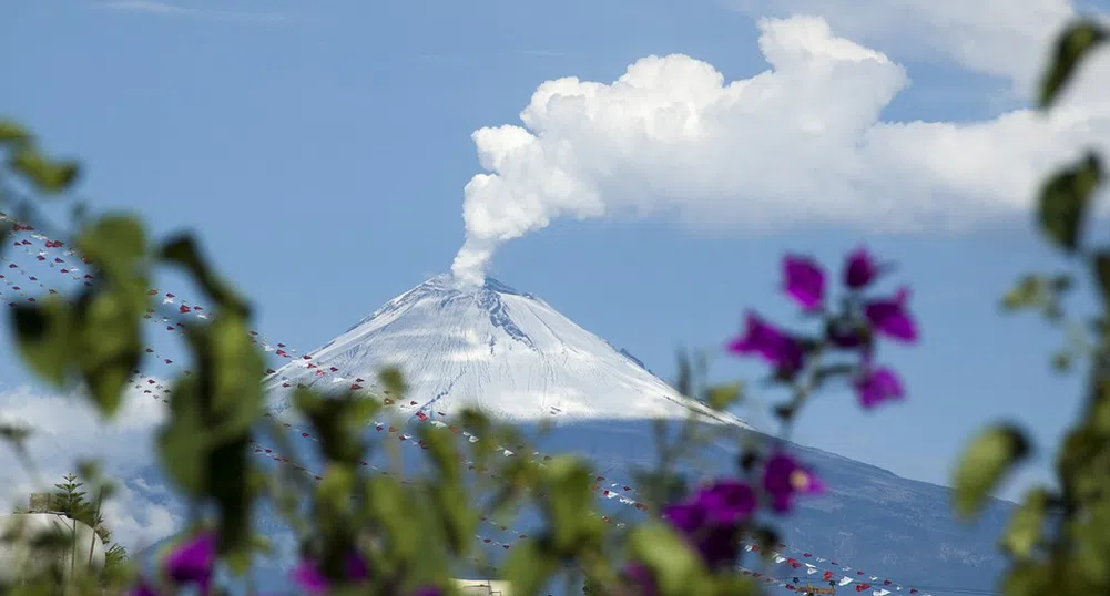 Един от най-известните вулкани в света изригна (видео)