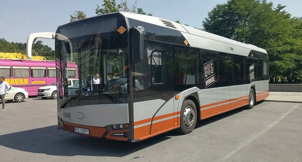 Тестов хибриден автобус тръгна по улиците на София (снимки)