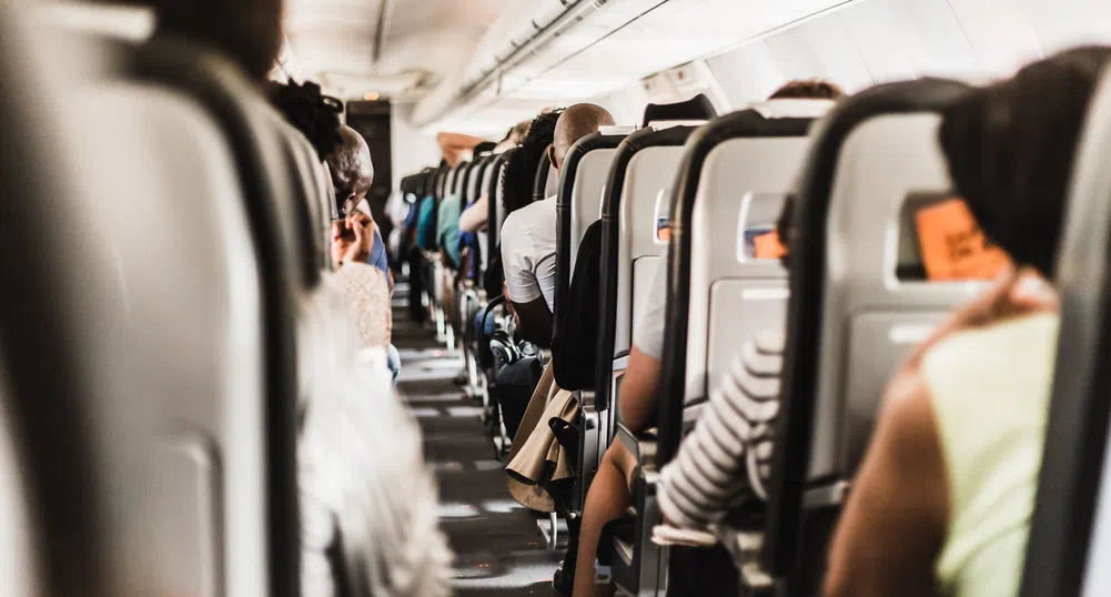 Кои са най-сигурните места в един пътнически самолет?