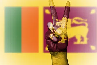 Президентът на Шри Ланка избяга от страната с военен самолет