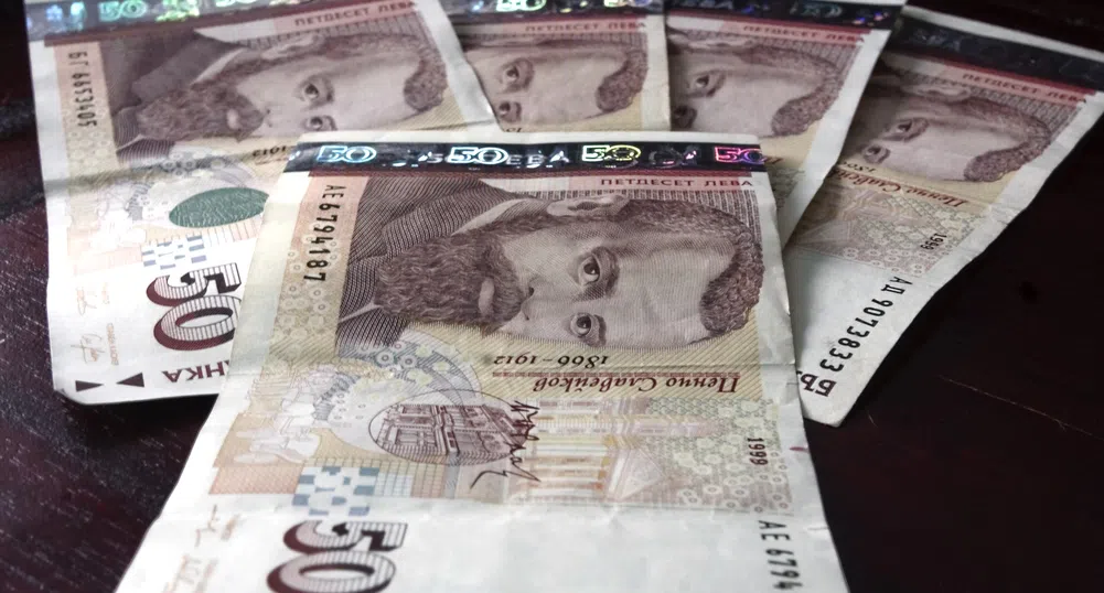 Заплатите в България ще растат два пъти по-бързо от инфлацията през 2024 г.