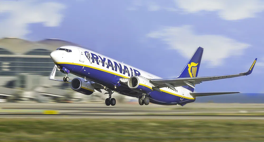 Бележка за бомба на борда приземи принудително самолет на Ryanair