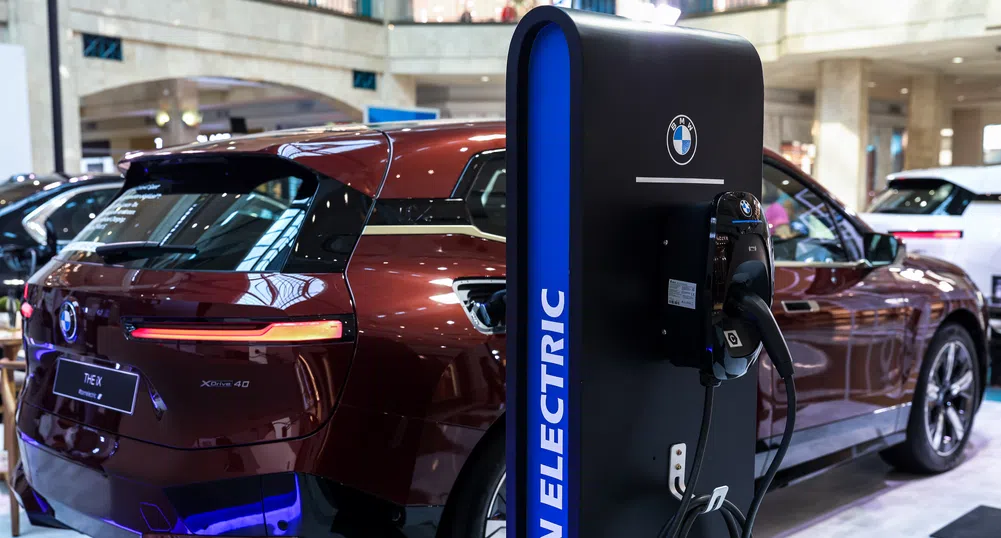 Продажбите на електромобили стимулират печалбите на BMW и Volvo