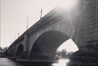 Как лондонски мост беше продаден на американец за $2.5 млн.?
