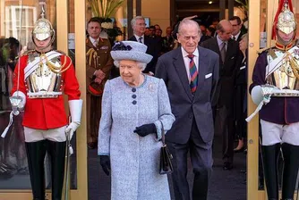 Защо Елизабет II винаги носи ръчна чанта?