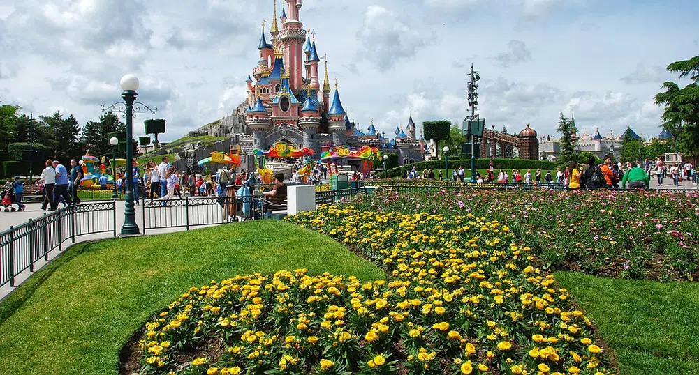 Парижкият Disneyland се превръща в център за масова ваксинация