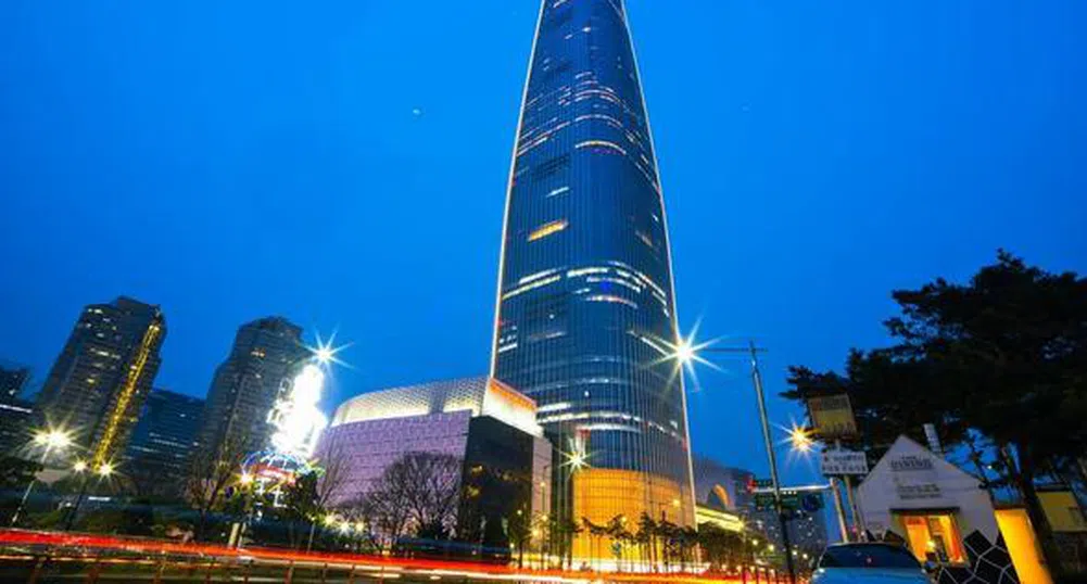 Новата най-висока сграда в Сеул постави три световни рекорда
