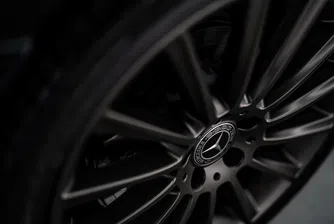 Mercedes изтегля близо милион по-стари коли заради проблем със спирачките