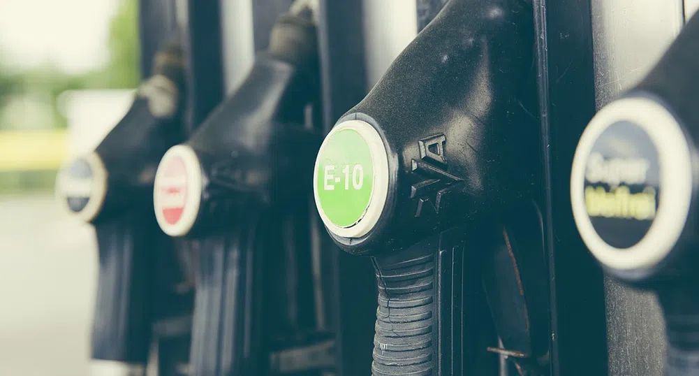 Бензинът в пет страни от ЕС е над 3 лв. за литър