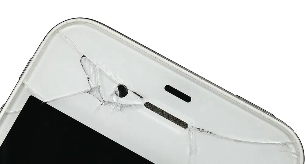 Нов стъклен екран за телефон издържа на падане от близо 2 метра
