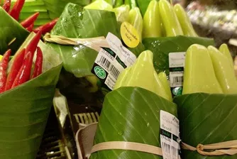 Супермаркетът, който използва бананови листа вместо пластмаса