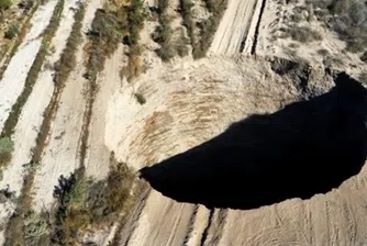 В Чили разследват отварянето на огромна дупка в земята близо до медна мина