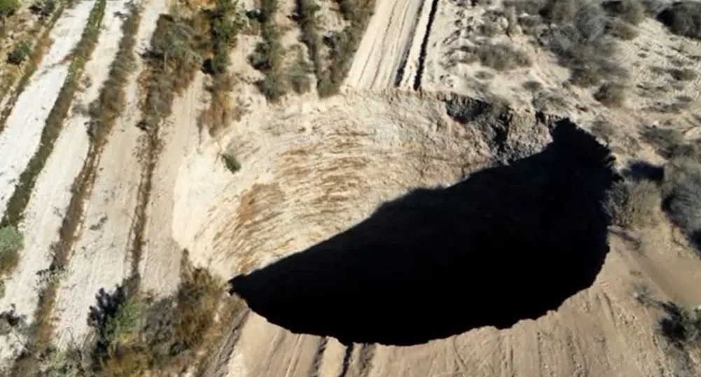 В Чили разследват отварянето на огромна дупка в земята близо до медна мина