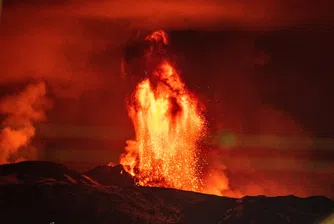 Най-високият вулкан в Европа отново изригна (снимки и видео)