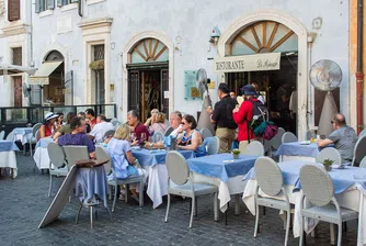 Затвориха любим ресторант на звездите в Рим заради пране на пари