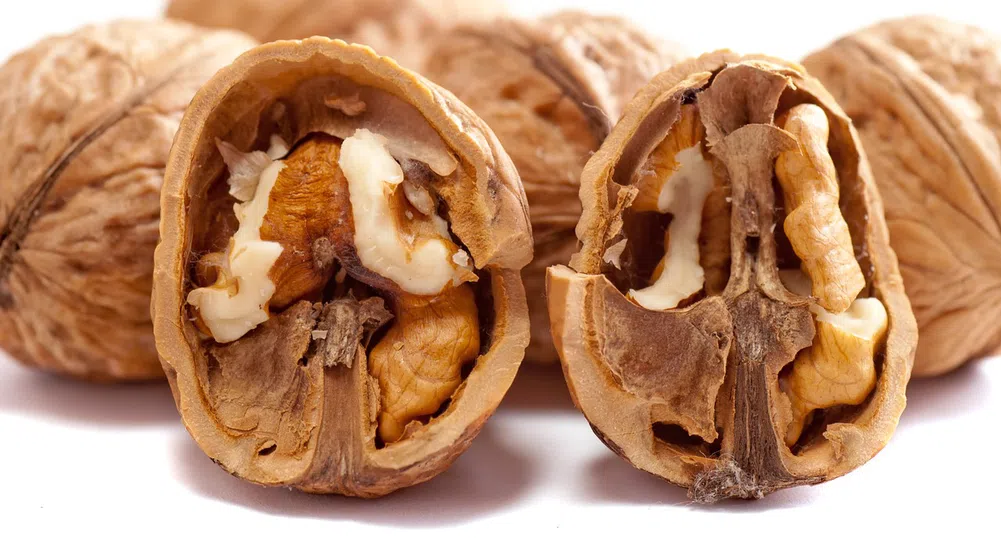 Харвардски учени обявиха орехите за най-полезния продукт за сърцето