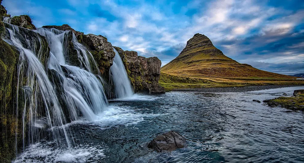 Исландия иска да рестартира туризма си. Но само за богатите