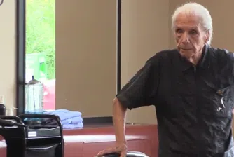 Най-възрастният бръснар в света е на 107 години