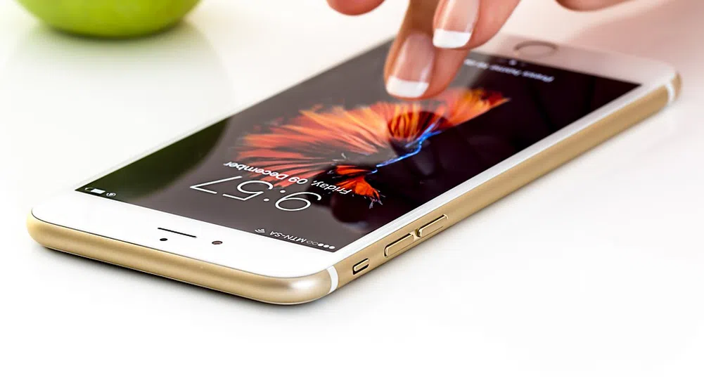 Apple ще намали цените на iPhone на някои пазари