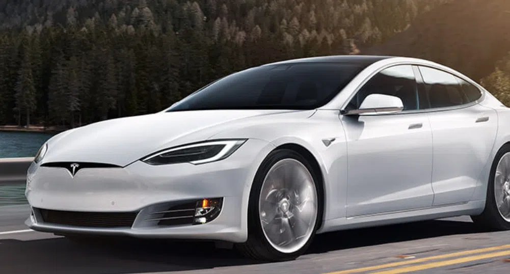 Нов удар за Tesla, изтегля 126 хил. коли Model S