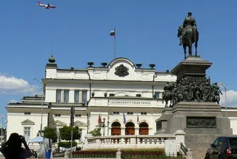 Президентът свиква първото заседание на парламента в сряда, 12 април