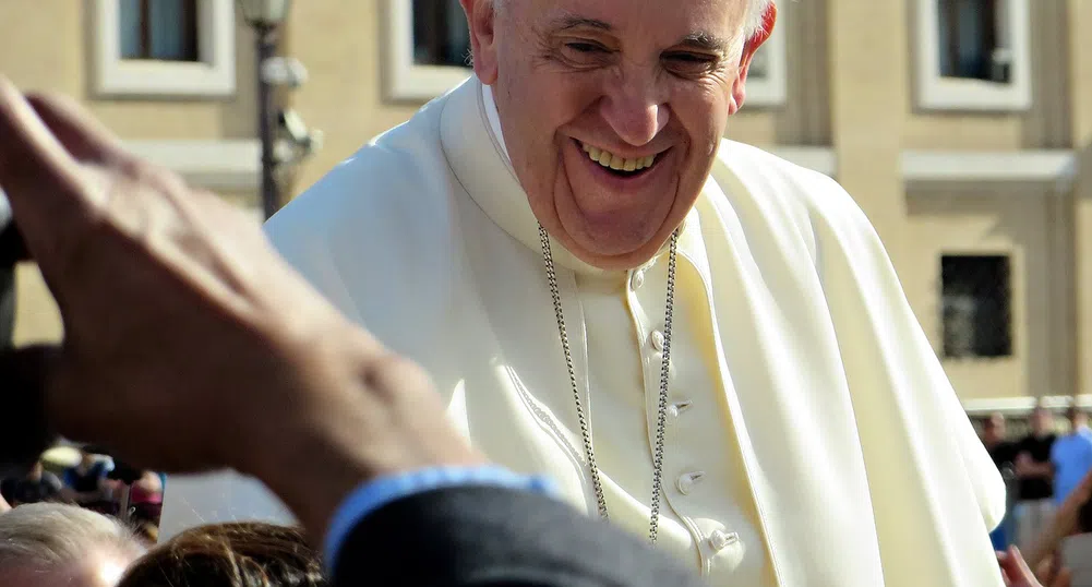 Добре ли е папа Франциск след операцията?