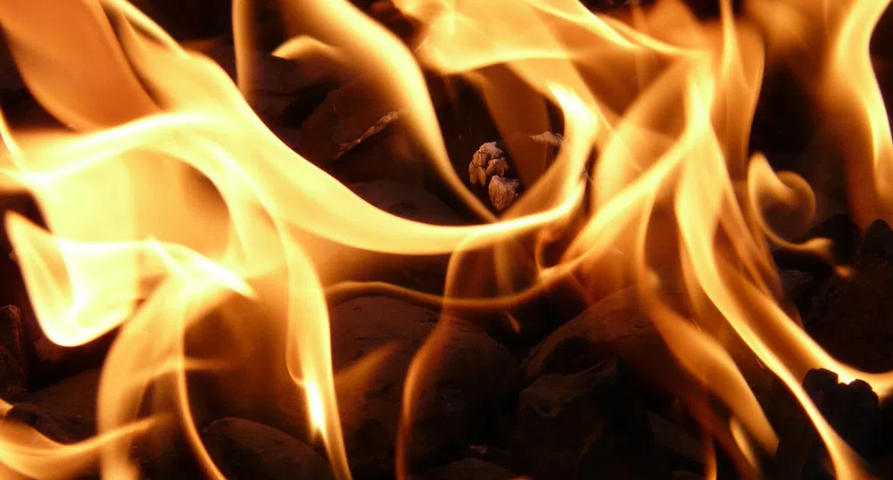 Овладяха огъня в Кресненското дефиле, спасиха село от опожаряване