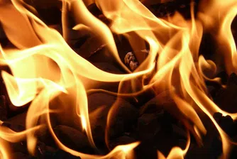Овладяха огъня в Кресненското дефиле, спасиха село от опожаряване