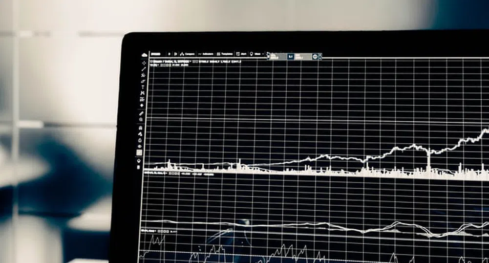 Опасенията относно инфлацията обезцениха акциите и оскъпиха долара