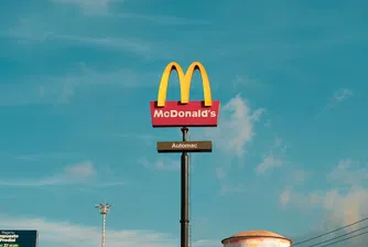 Рускиня съди McDonald’s заради реклама, накарала я да наруши поста си