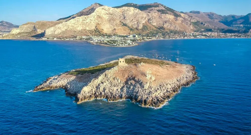 Продават частен остров в Италия на цена от 1 млн. евро