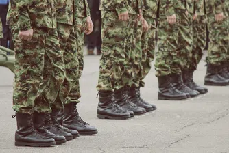 Увеличават заплатите в армията от 1 януари 2018 г.