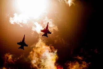 Двама военни пилоти изрисуваха гигантски фалос в небето